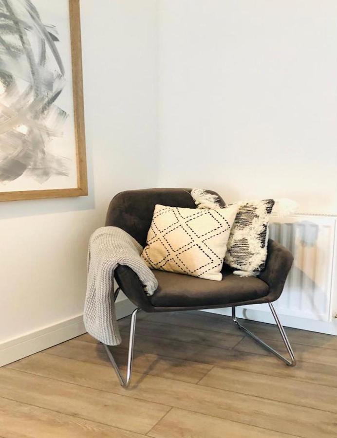 See Our Amazing Score At The Kepties - 5 X Luxurious Serviced Apartments - With Gardens - Fully Equipped - Free Parking - By Orion Short Stays - See Our Other Individual Listings --- This Is For Brand Awareness Only --- Арброт Екстериор снимка