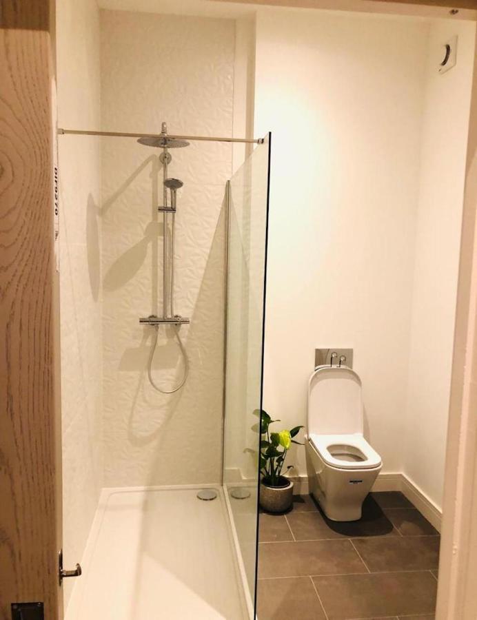 See Our Amazing Score At The Kepties - 5 X Luxurious Serviced Apartments - With Gardens - Fully Equipped - Free Parking - By Orion Short Stays - See Our Other Individual Listings --- This Is For Brand Awareness Only --- Арброт Екстериор снимка