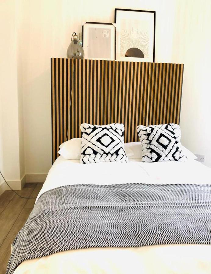 See Our Amazing Score At The Kepties - 5 X Luxurious Serviced Apartments - With Gardens - Fully Equipped - Free Parking - By Orion Short Stays - See Our Other Individual Listings --- This Is For Brand Awareness Only --- Арброт Екстериор снимка