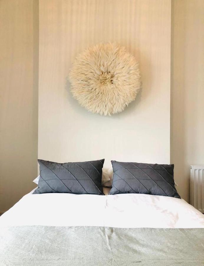 See Our Amazing Score At The Kepties - 5 X Luxurious Serviced Apartments - With Gardens - Fully Equipped - Free Parking - By Orion Short Stays - See Our Other Individual Listings --- This Is For Brand Awareness Only --- Арброт Екстериор снимка
